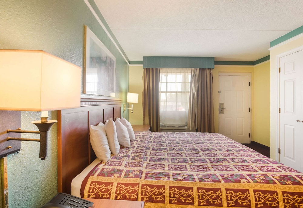 Bhagat Hotels Stone Mountain Atlanta BW Signature Collection 16/35