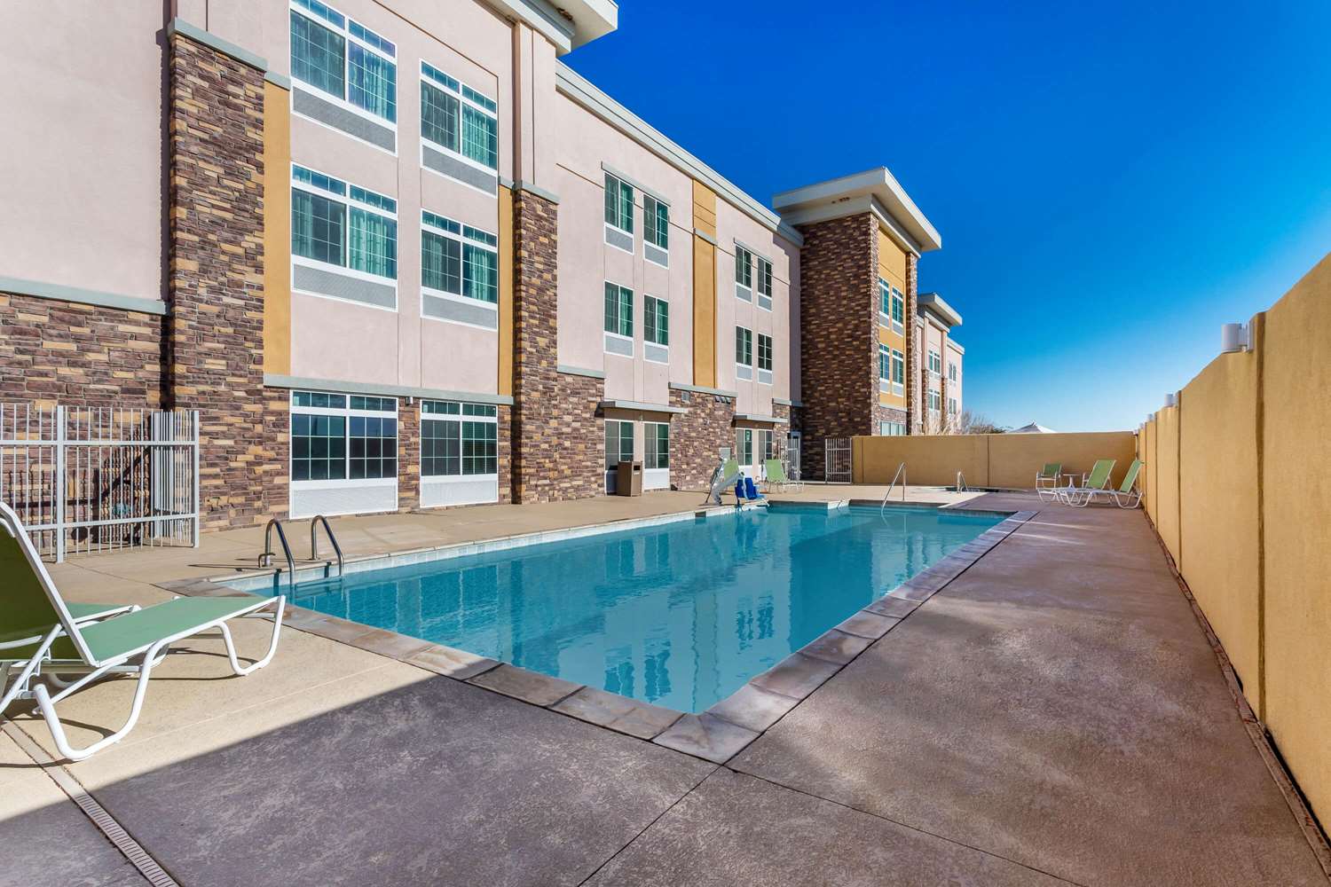 La Quinta Inn & Suites by Wyndham Monahans 4/37