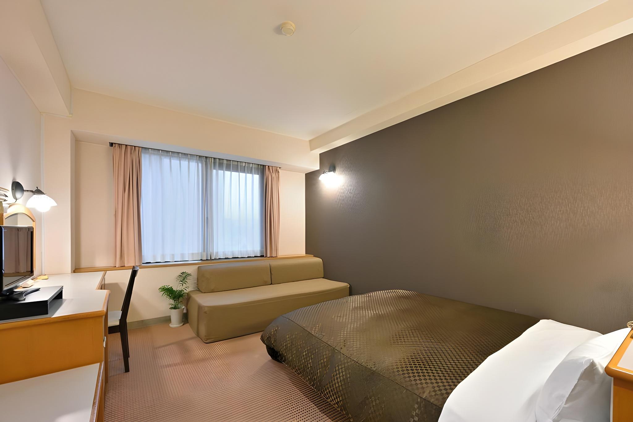 Room, King Bed, East Wing