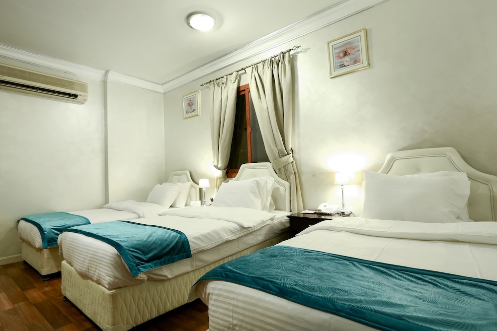 La Villa Suites Hotel 24/48