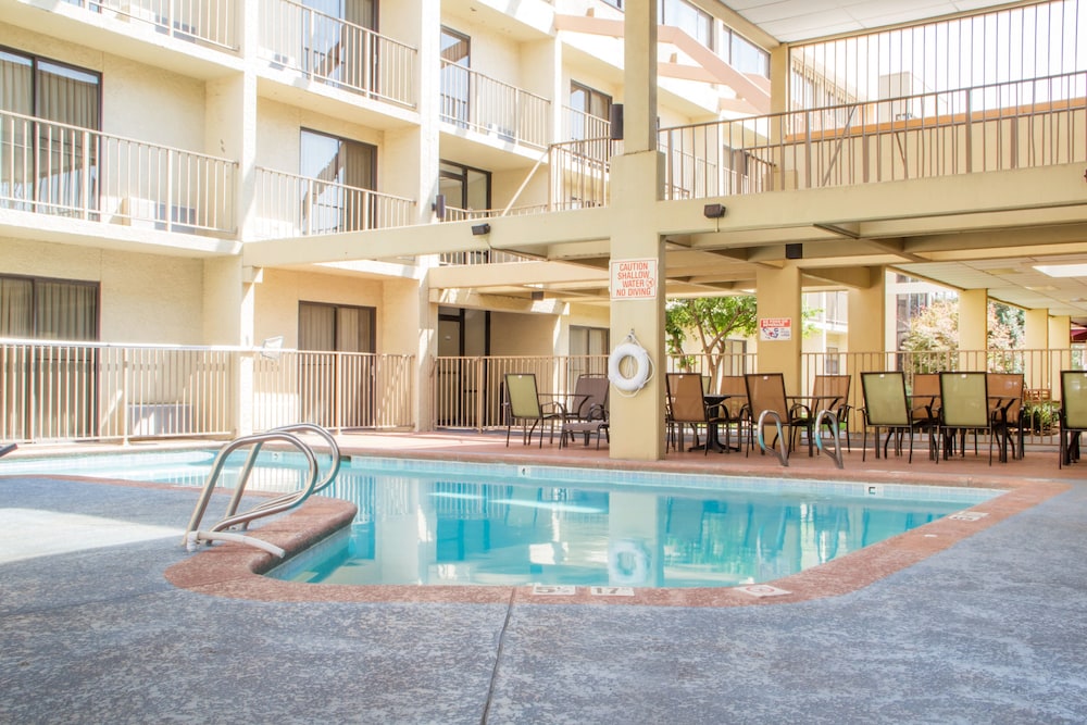 Econo Lodge Broken Arrow 1/59