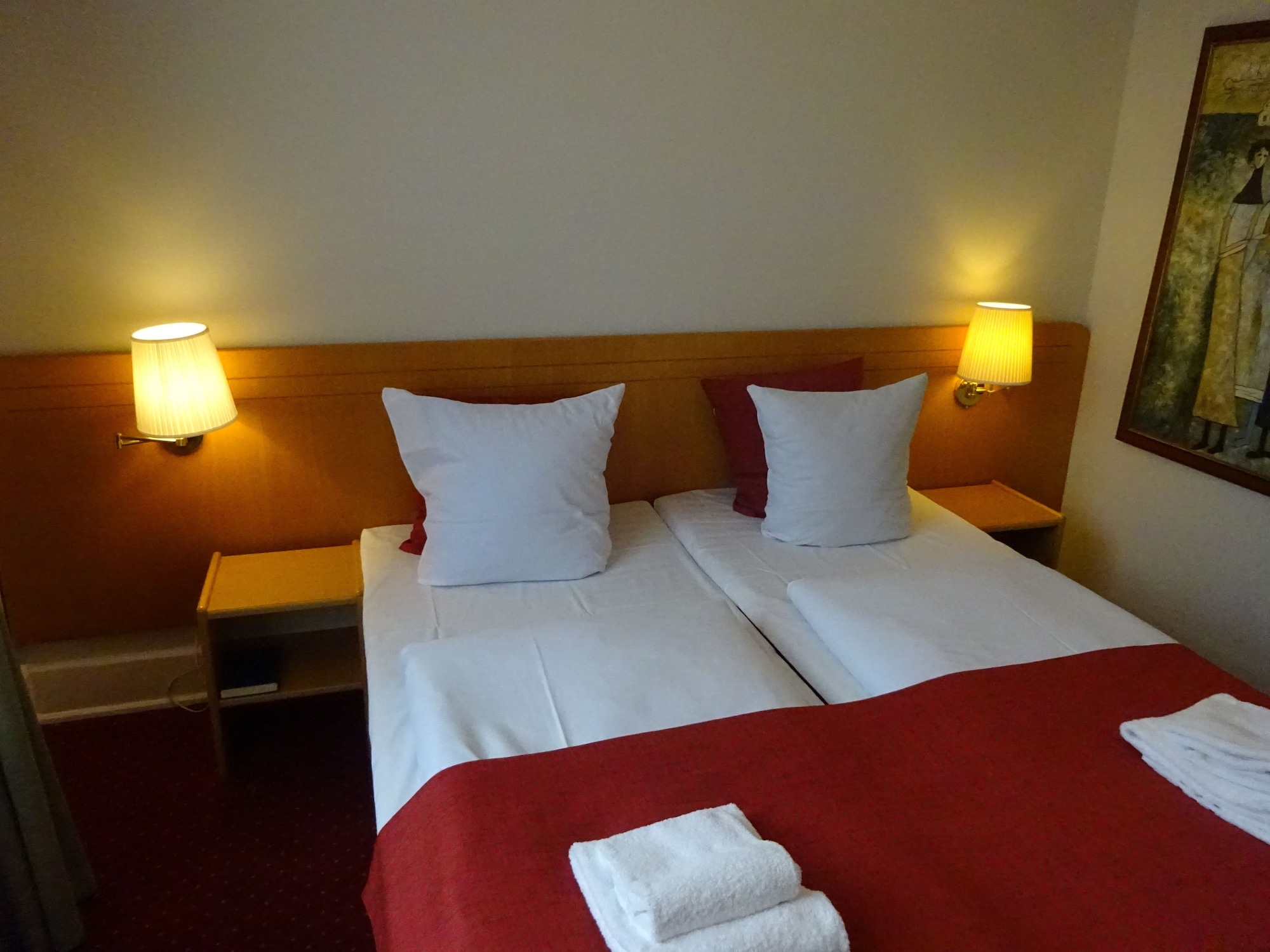 STANDARD, DOUBLE OR TWIN BED, PRIVATE BATHROOM