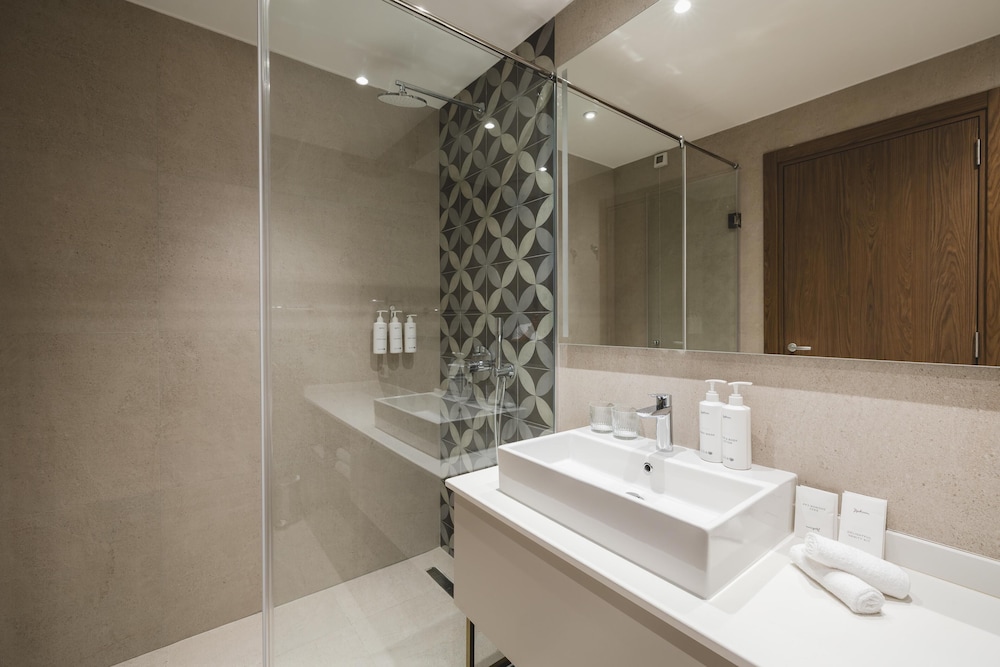 غرفة بريميوم بسريرين منفصلين بإطلالة على البحر، Radisson Resort Ruza Vjetrova 5/5