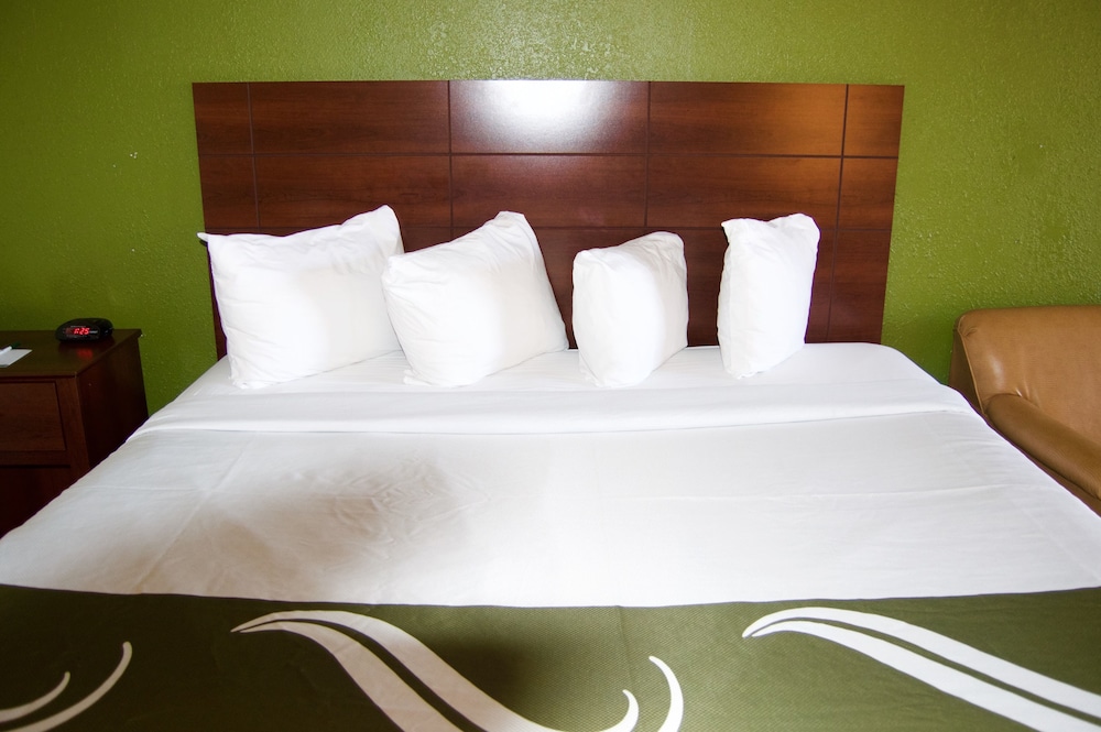 SureStay Hotel by Best Western St. Pete Clearwater Airport 27/43