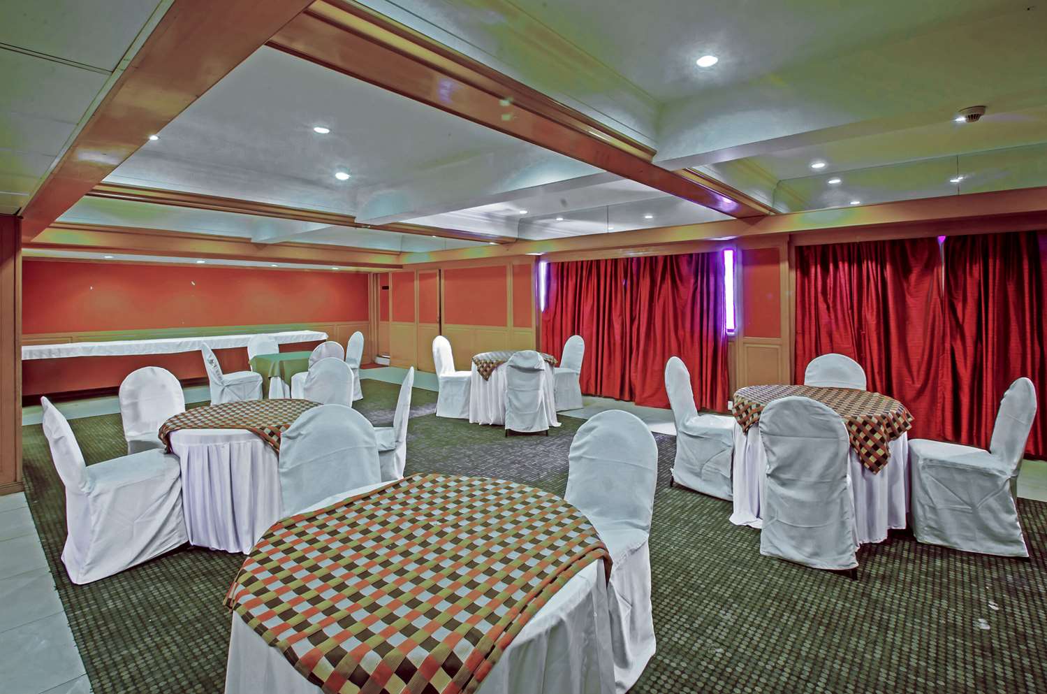 Quality Inn Regency Nasik 25/66