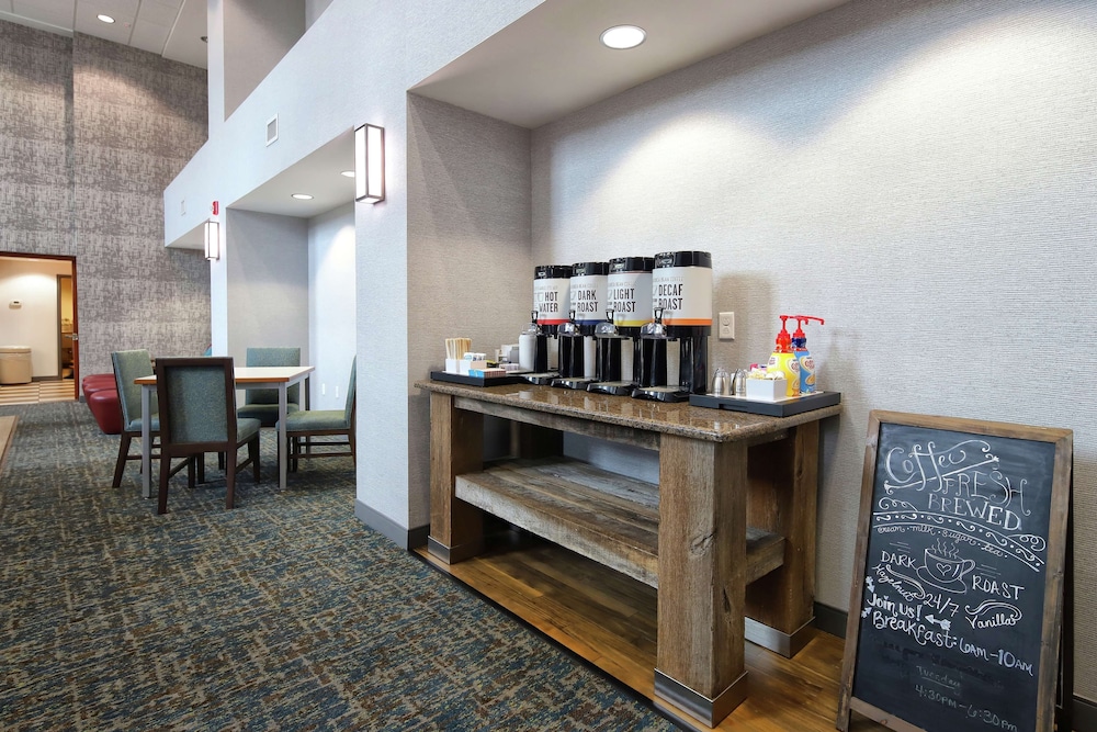 Hampton Inn and Suites Tucson East/Williams Center 38/53