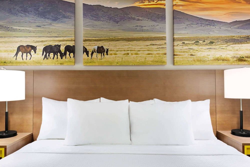 Days Inn by Wyndham Ruidoso Downs 27/54