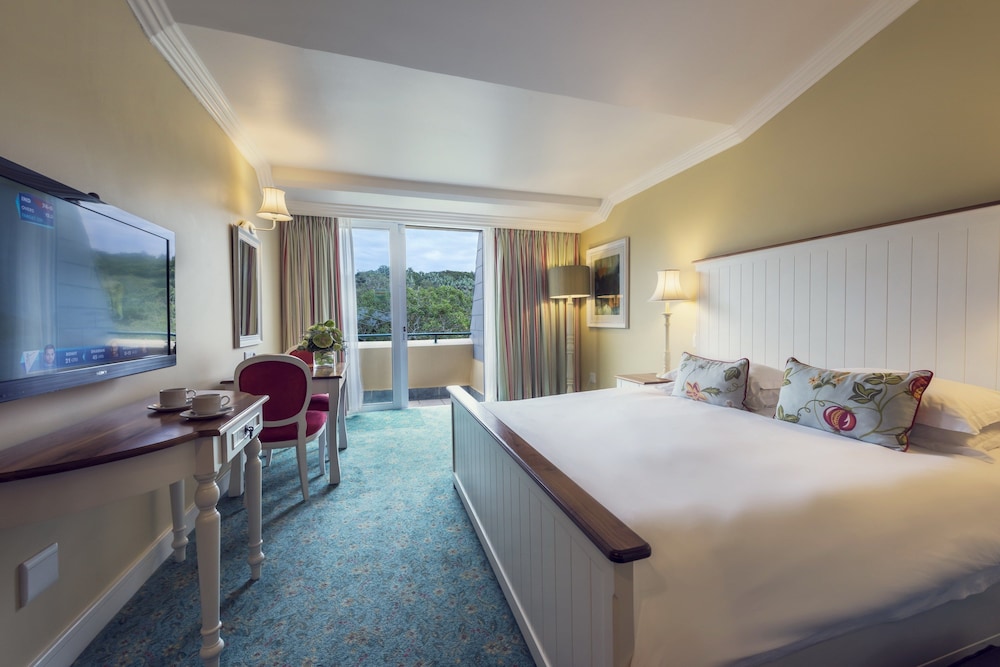 LUXURY, KING BED, GARDEN VIEW