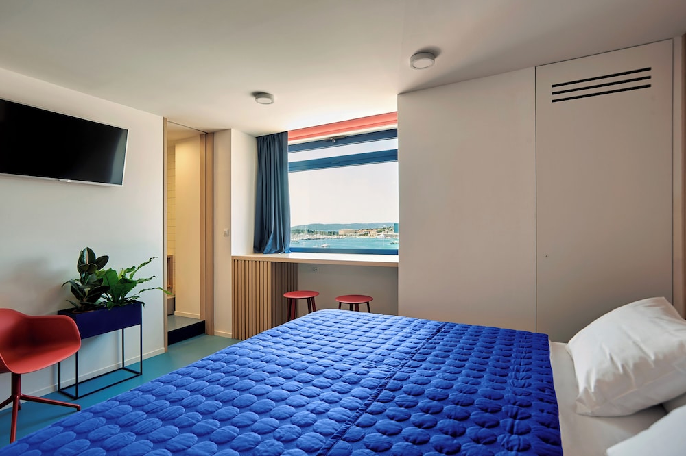 Horizon Luxury Suites 12/50