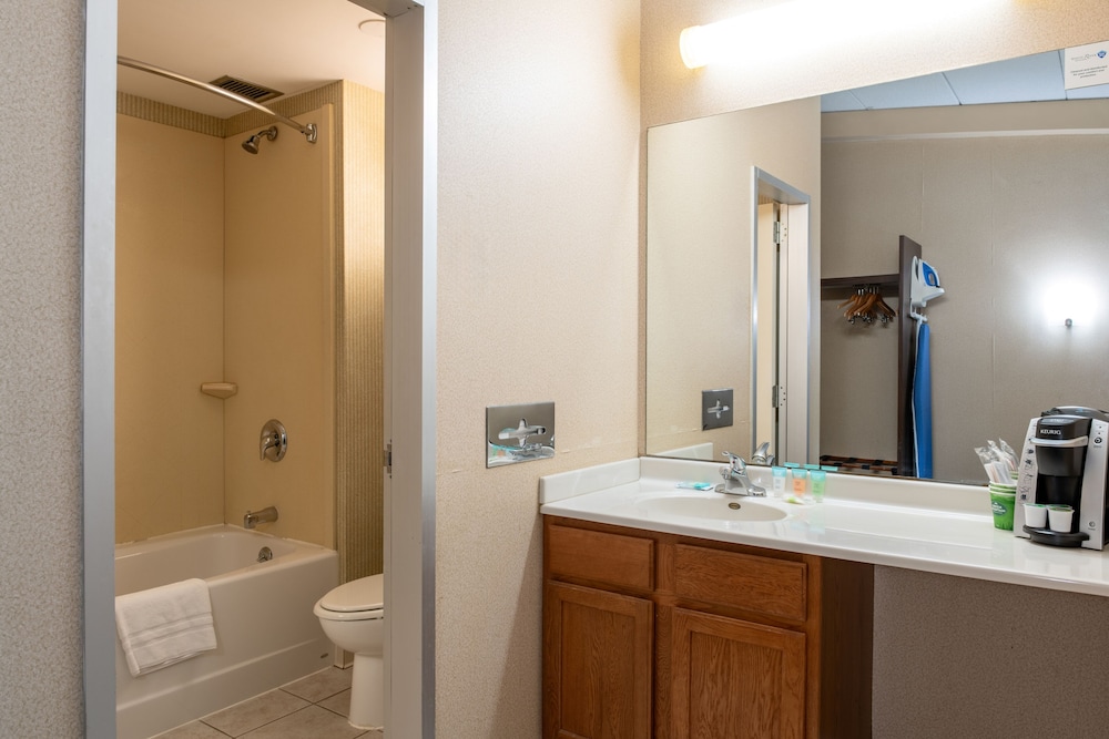 White River Inn and Suites 61/63