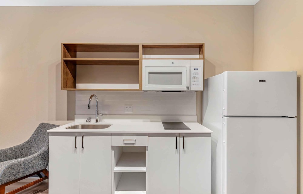 Extended Stay America Premier Suites- Jacksonville - Airport 25/40