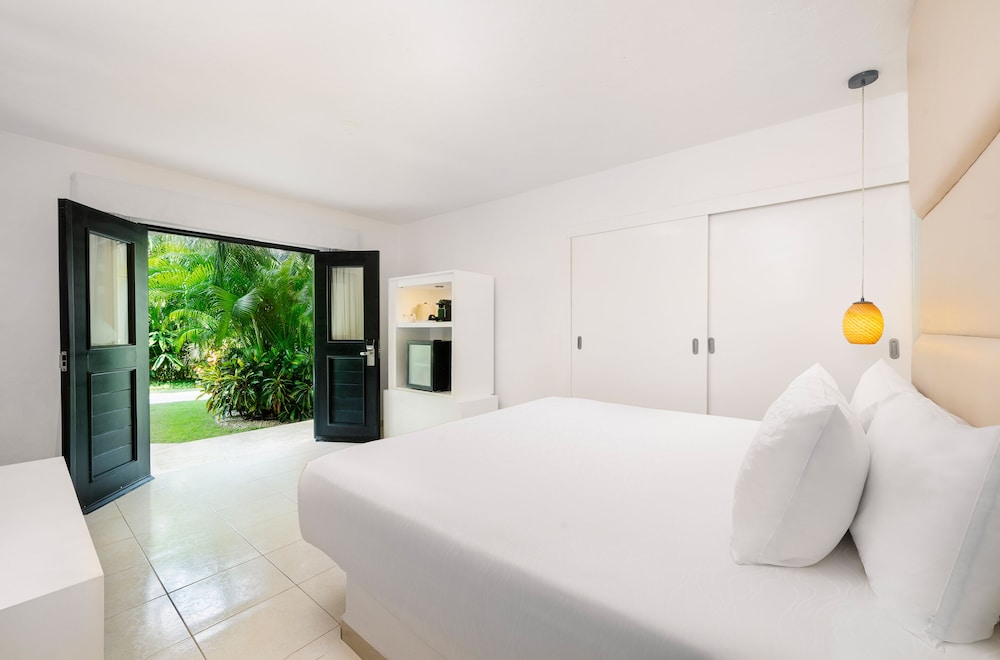 Relax, Deluxe, King Bed, Pool View