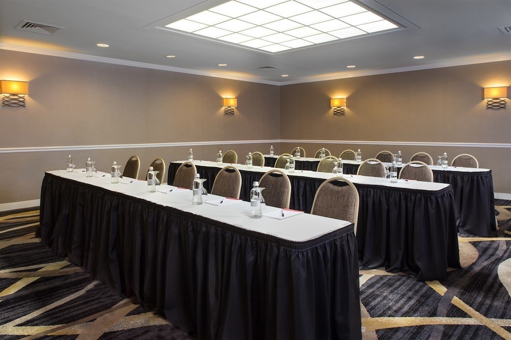 DoubleTree by Hilton New York LaGuardia Airport 45/54