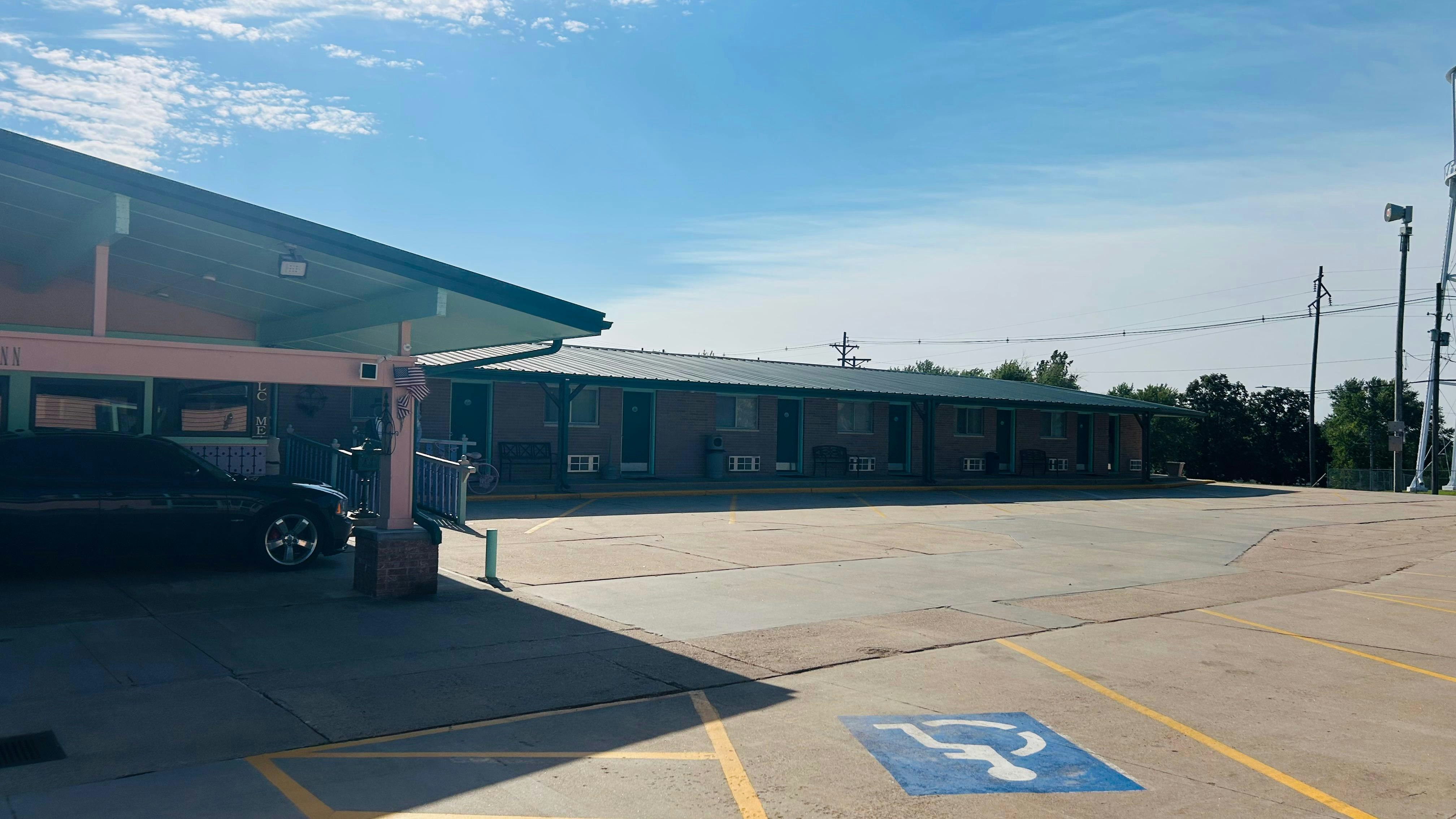 Victorian Inn Motel & Suites 33/48