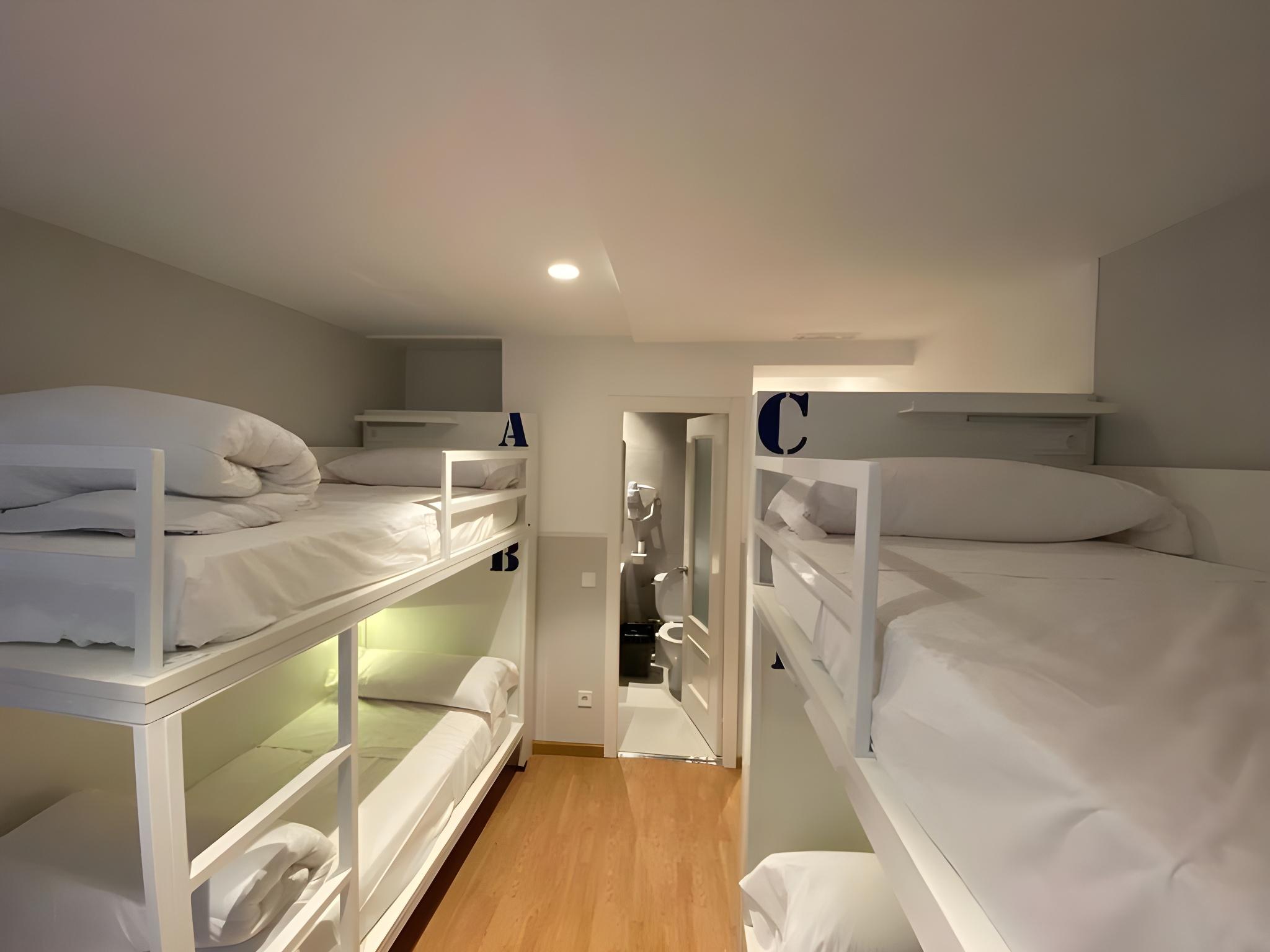غرفة أساسية رباعية بحمام خاص، Far Home Hostel 2/2