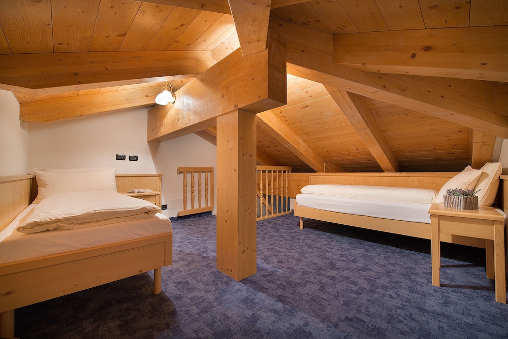 HOTEL INTERALPEN 35/74