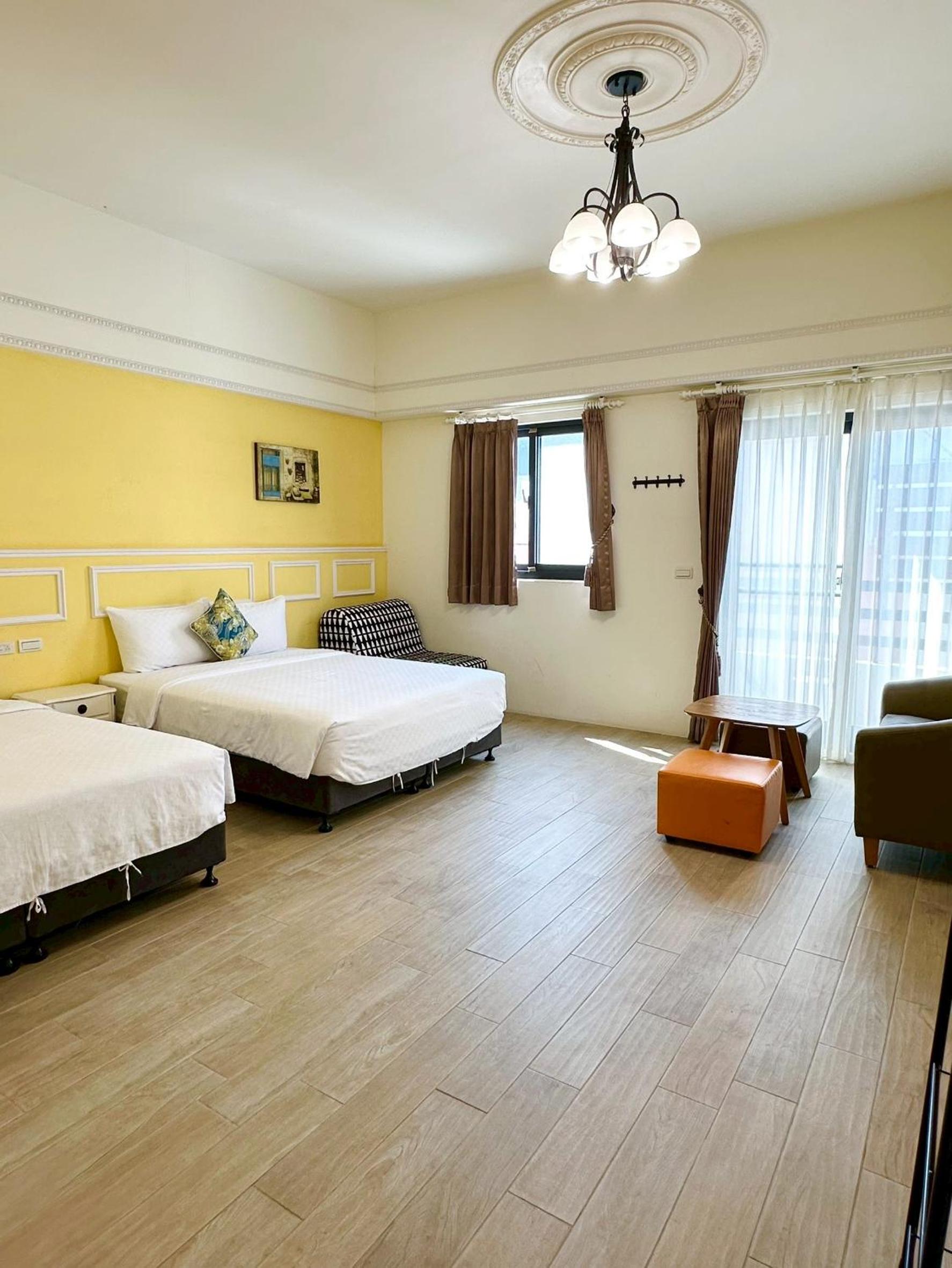 Cityscape, Deluxe, Twin Beds