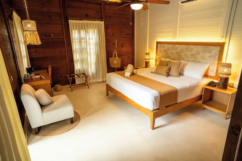 Petit Lafitte Hotel 14/53