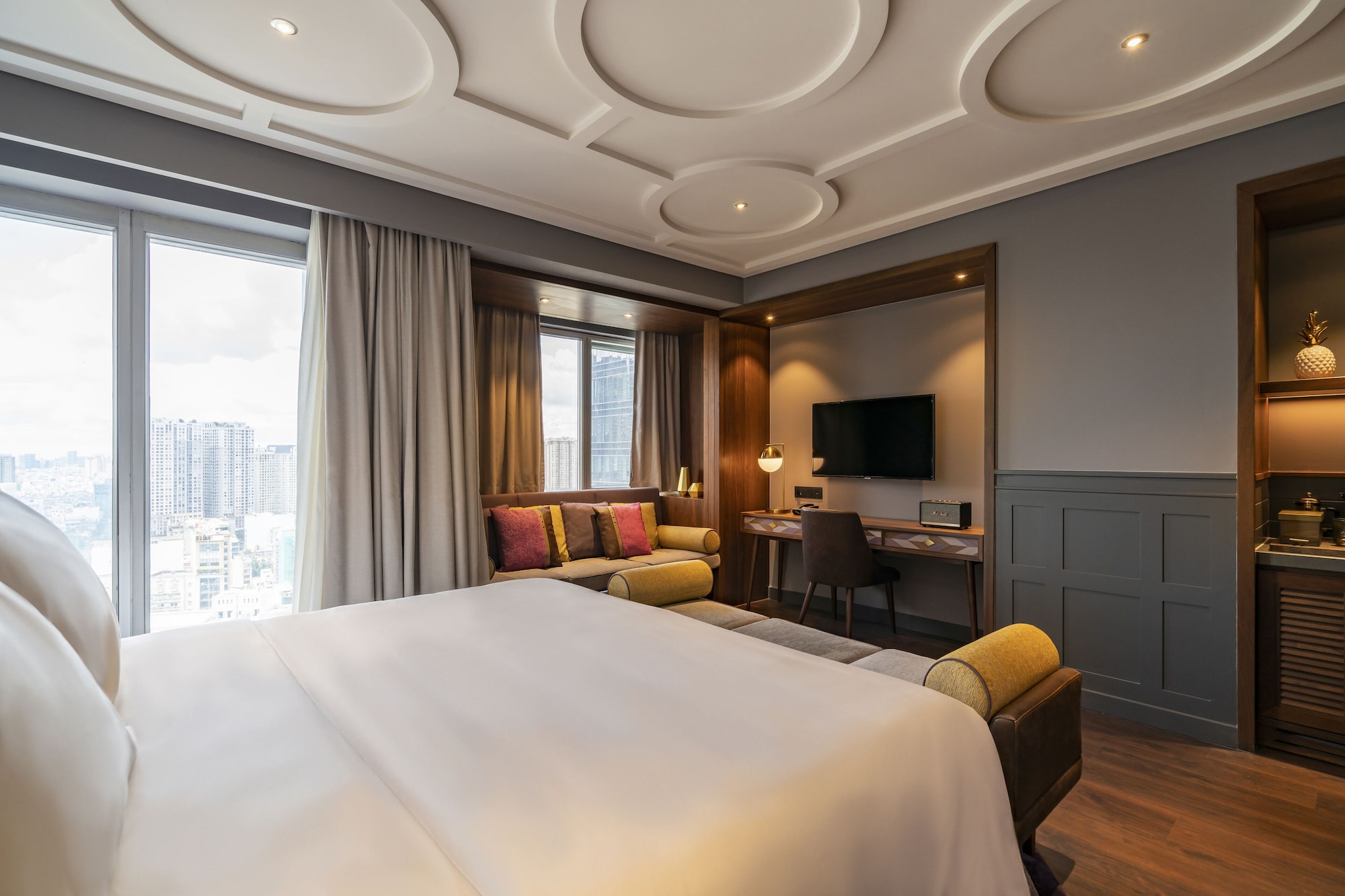 PREMIUM, DELUXE, KING BED