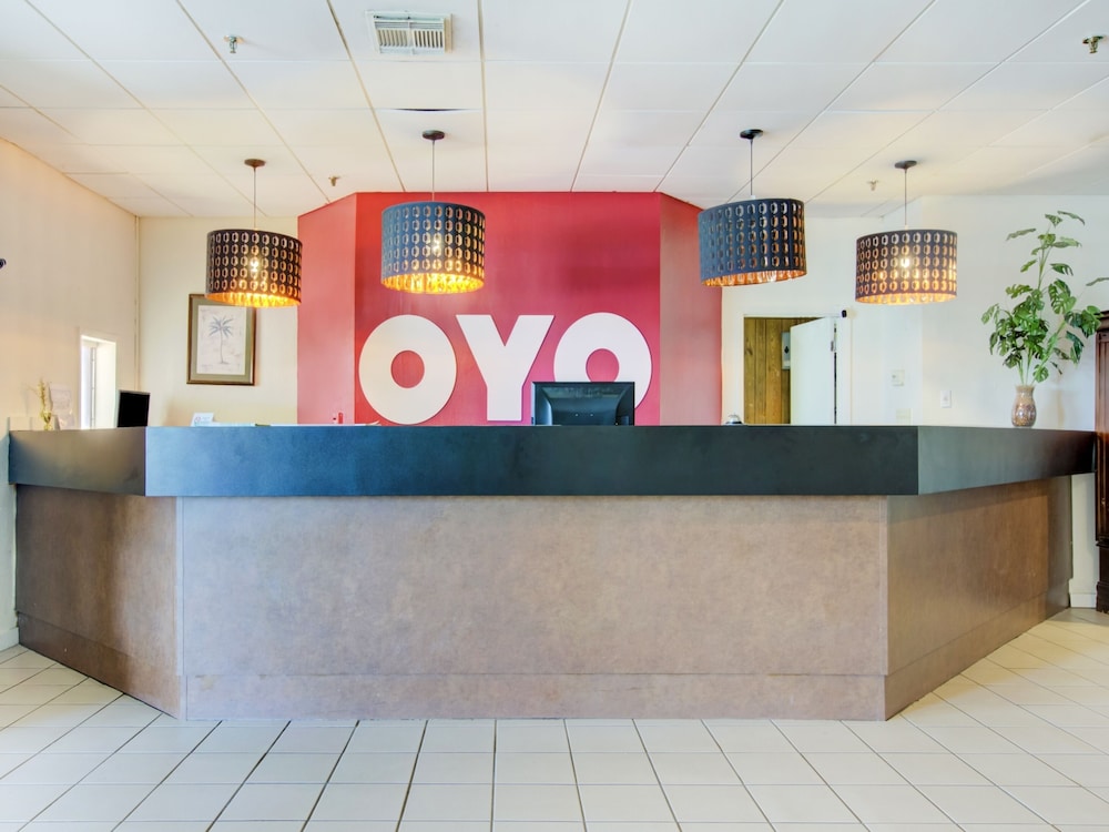 Lobby at OYO Hotel Dundee By Crystal Lake, Dundee - FL