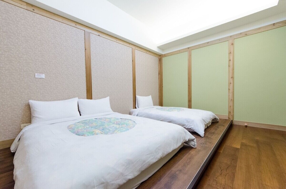 JAPANESE, STANDARD, TRIPLE, 1 DOUBLE AND 1 SINGLE BED