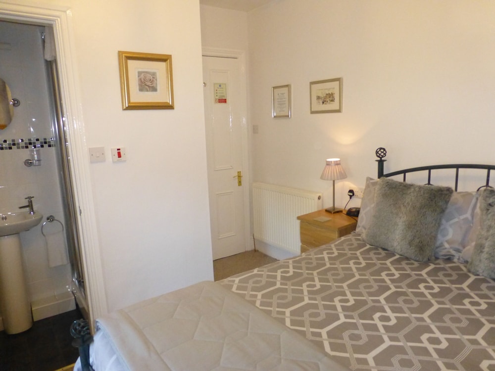 Bryn Derwen Guest House 6/60