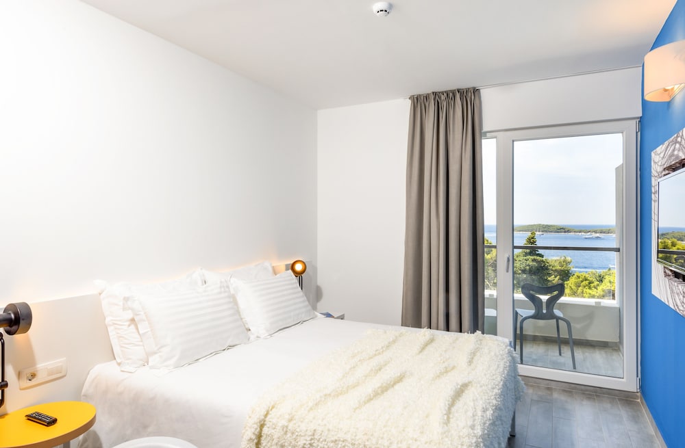 Pharos, Hvar Bayhill Hotel 33/76