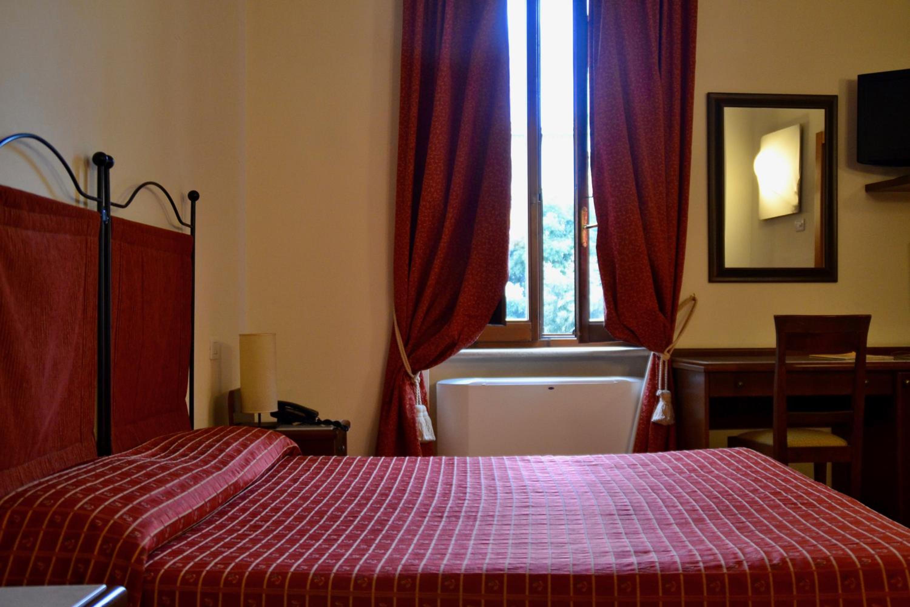 Hotel Italia 16/50