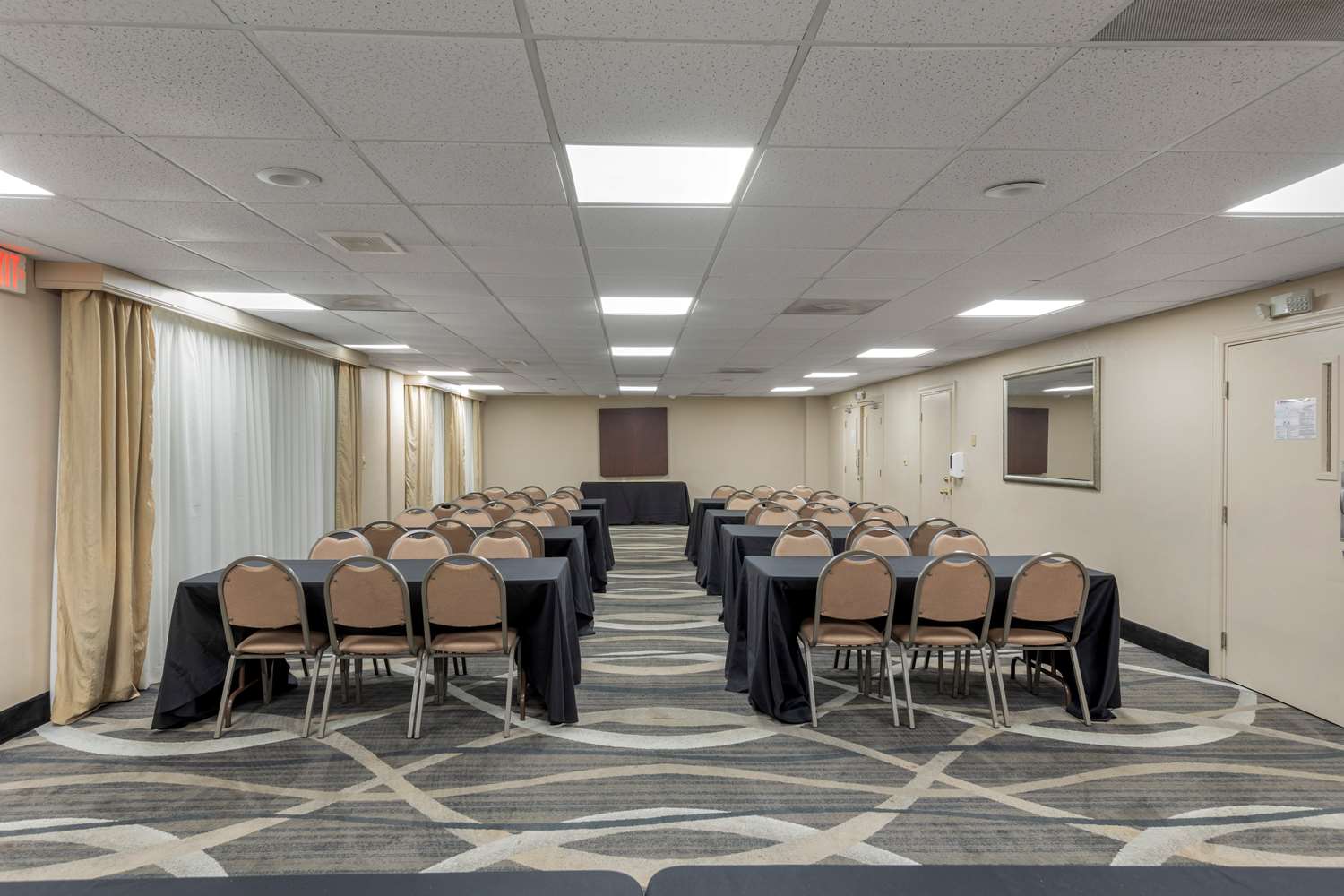 Best Western Plus Russellville Hotel & Suites 23/32