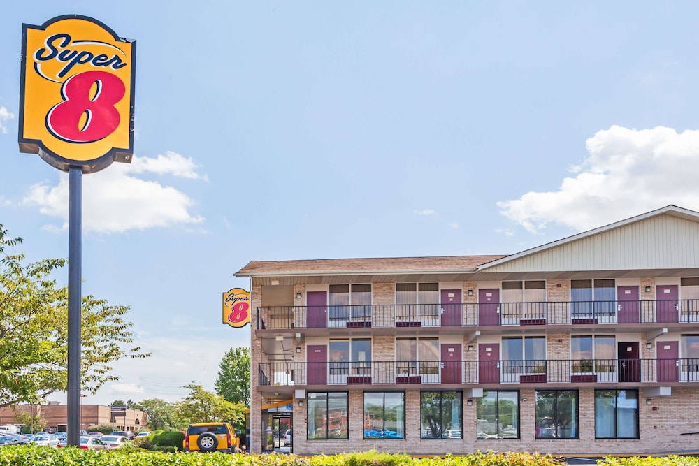 Super 8 By Wyndham Manassas 1/25