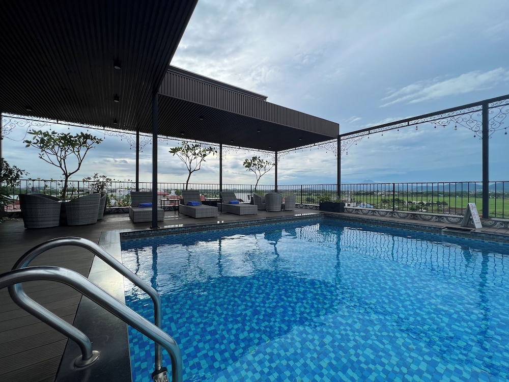 Paragon Noi Bai Hotel and Pool 22/49