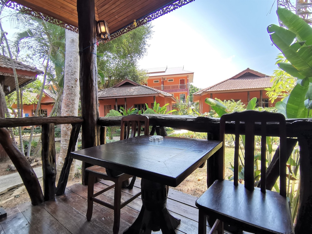Lanta White Rock Resort Koh 56/69