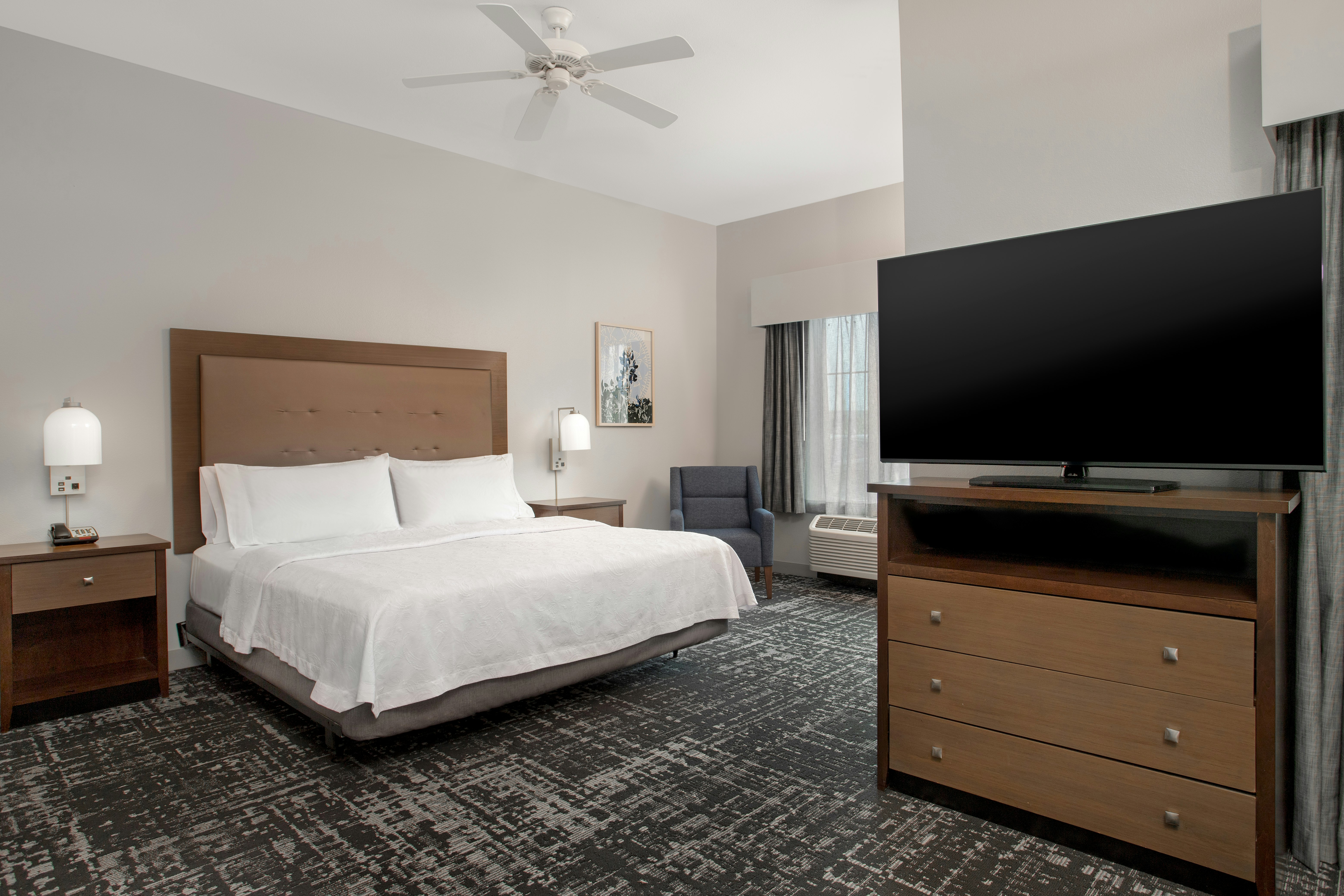 STUDIO, KING BED, ACCESSIBLE