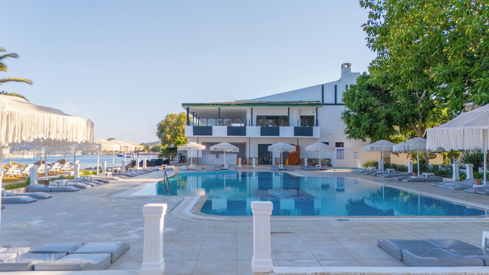 Ladonia Hotels Luna Beach Resort photo5