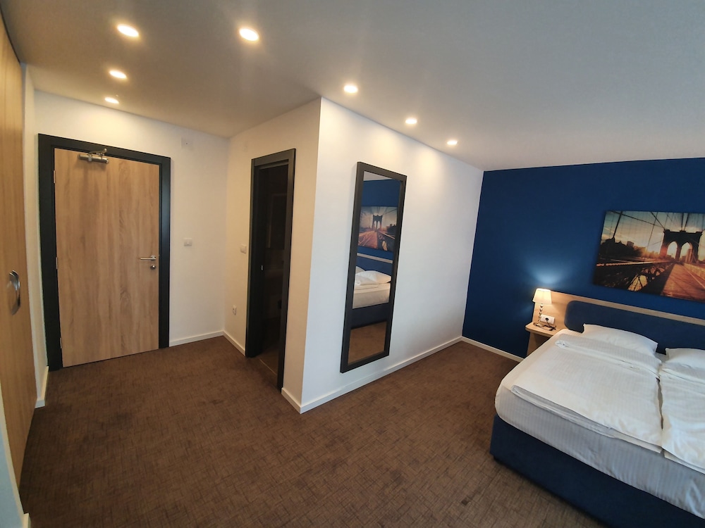 Premium Crown Suites 20/47