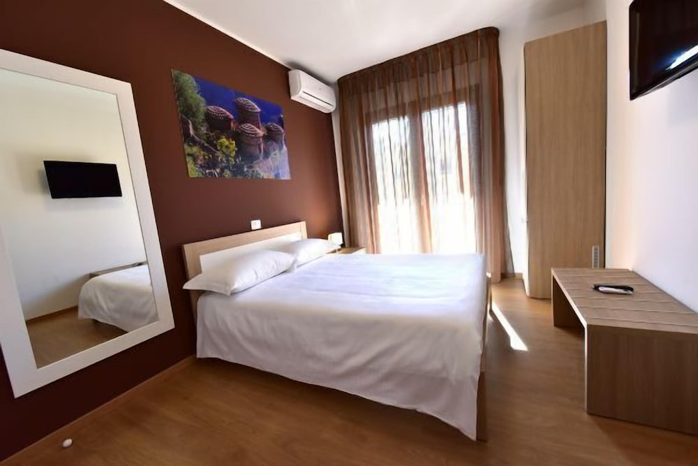Trip Room & Breakfast 18/38