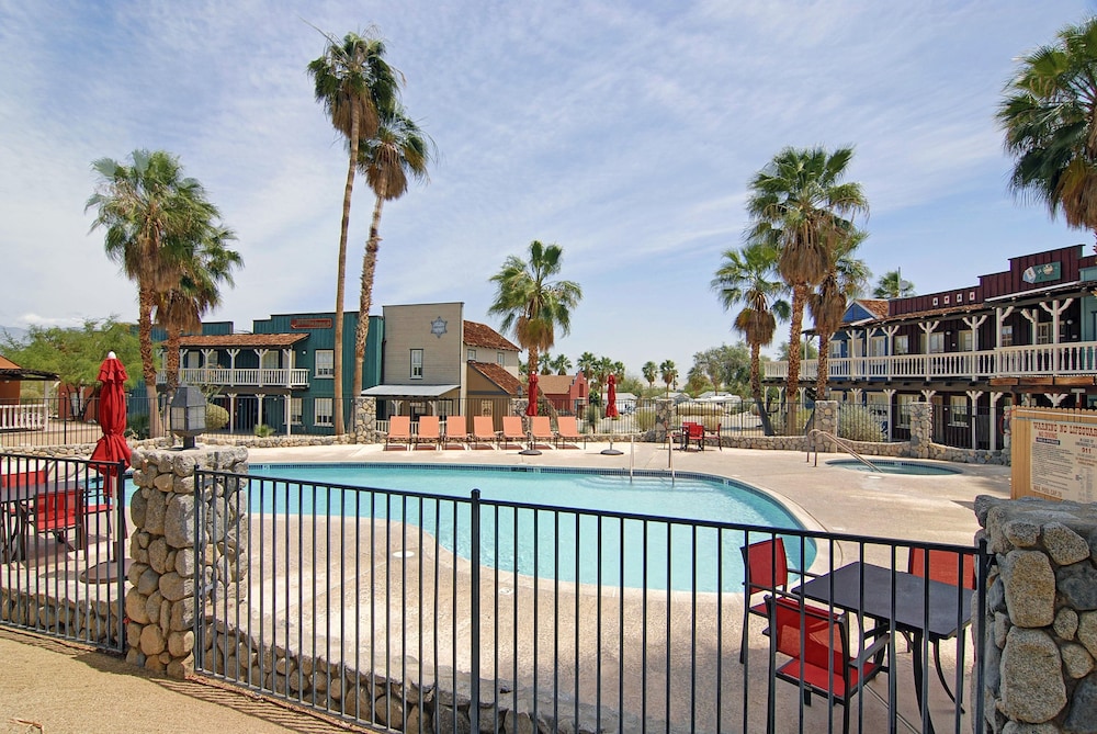 Palm Canyon Hotel and RV Resort 6/73