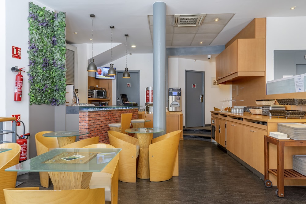 restaurant cafeteria