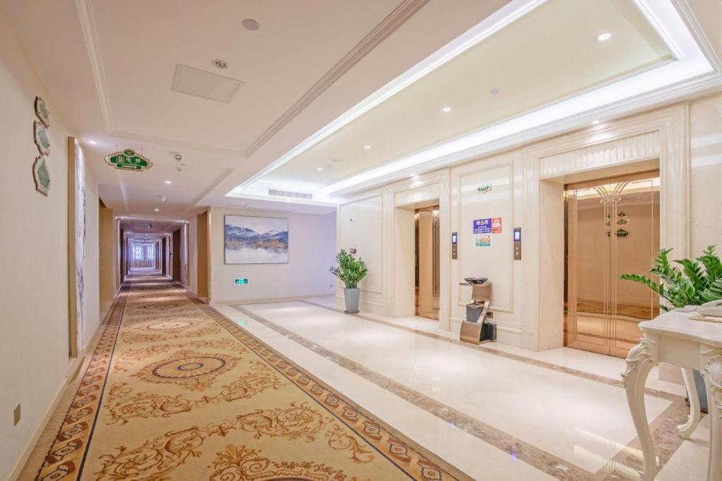 Vienna Hotel (Zhongshan Xiaolan High Speed Railway Station) 14/59