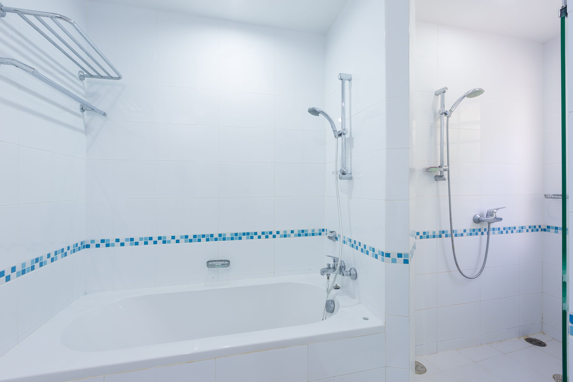 3 Bedrooms, Apartment, Twin Beds, Sofa, Adjoining Pool, Baan Poolom Beachfront Condominium 4/4