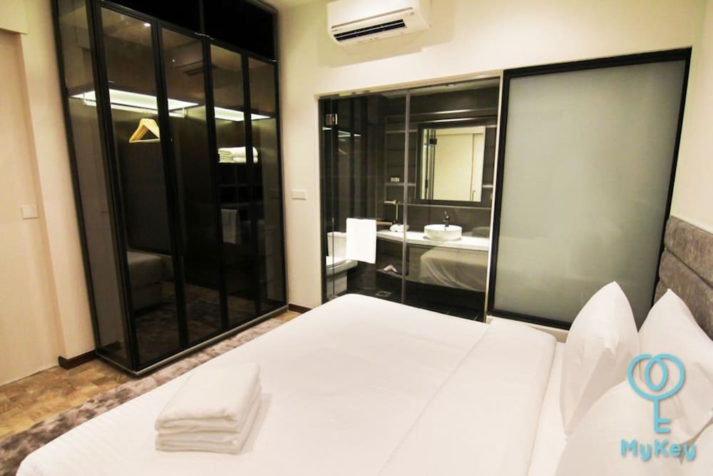 Expressionz Professional Suites by MyKey Global 28/50