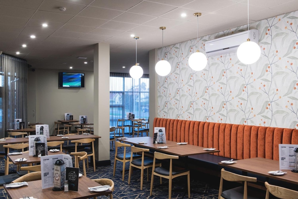 Hendon Hotel 41/50
