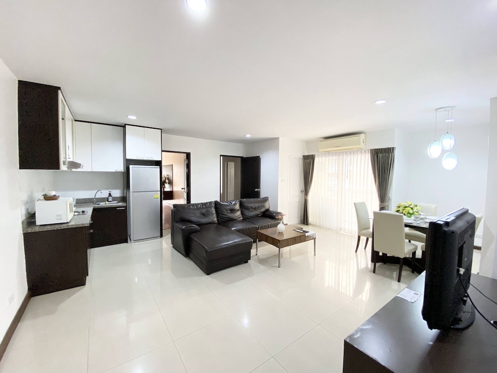 14 Place Sukhumvit Suites 35/66