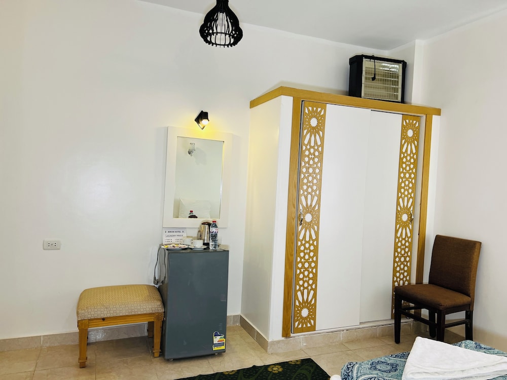 Amon Hotel 8/50