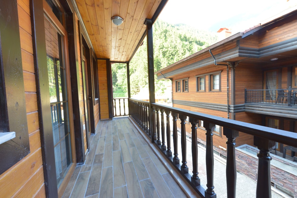 Hirande Hotel 7/50