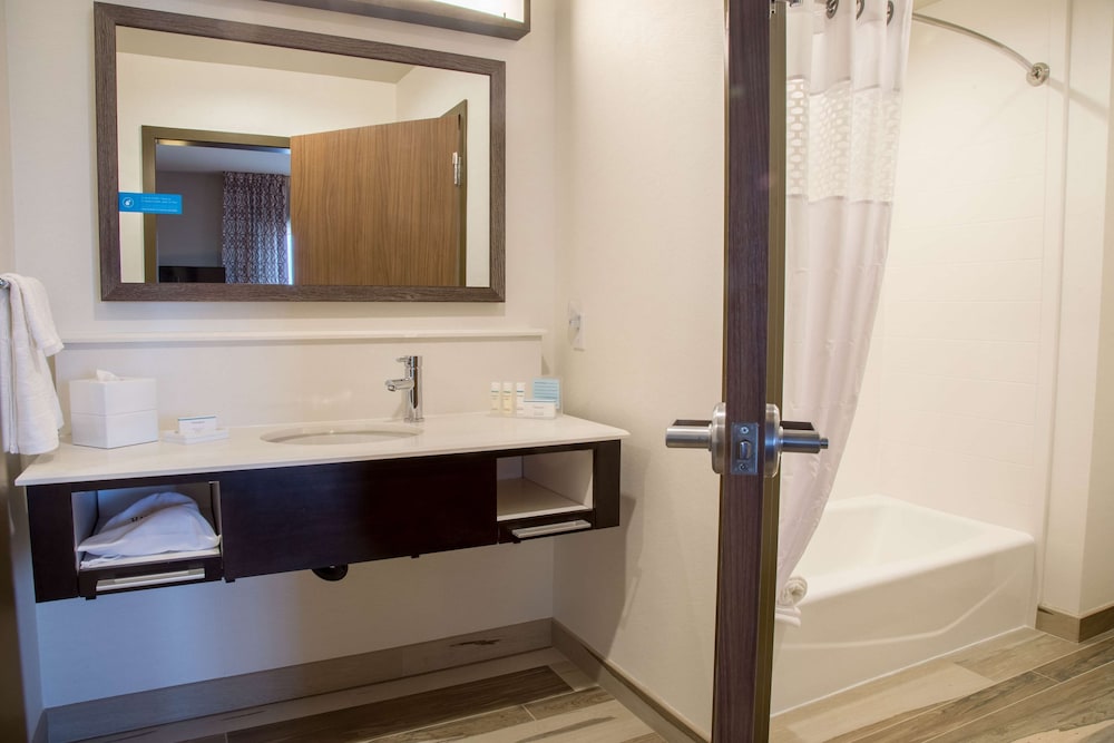 Hampton Inn And Suites Murrieta 8/53