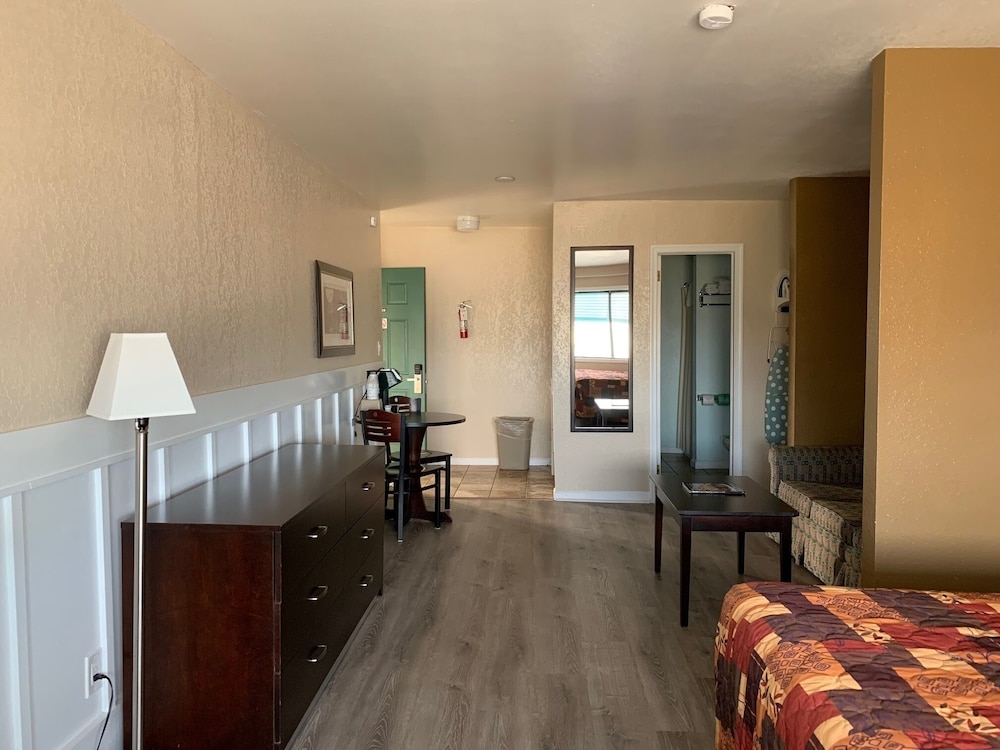 Rodeway Inn And Suites 50/71