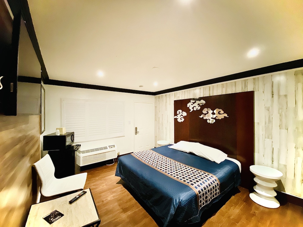 Casa Blanca Inn & Suites 14/67