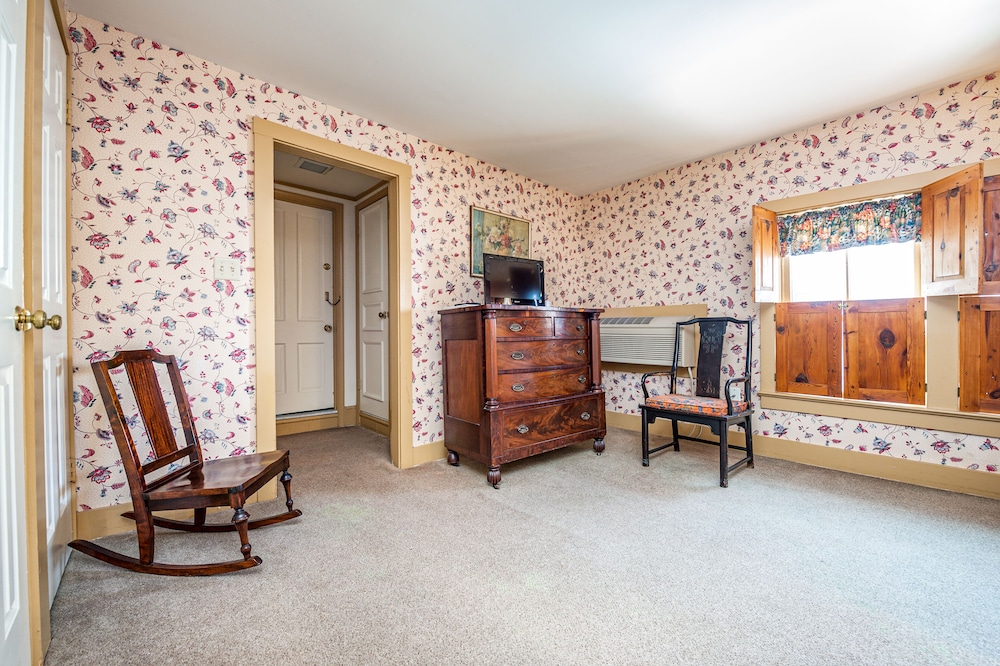 Wayside Inn 48/72
