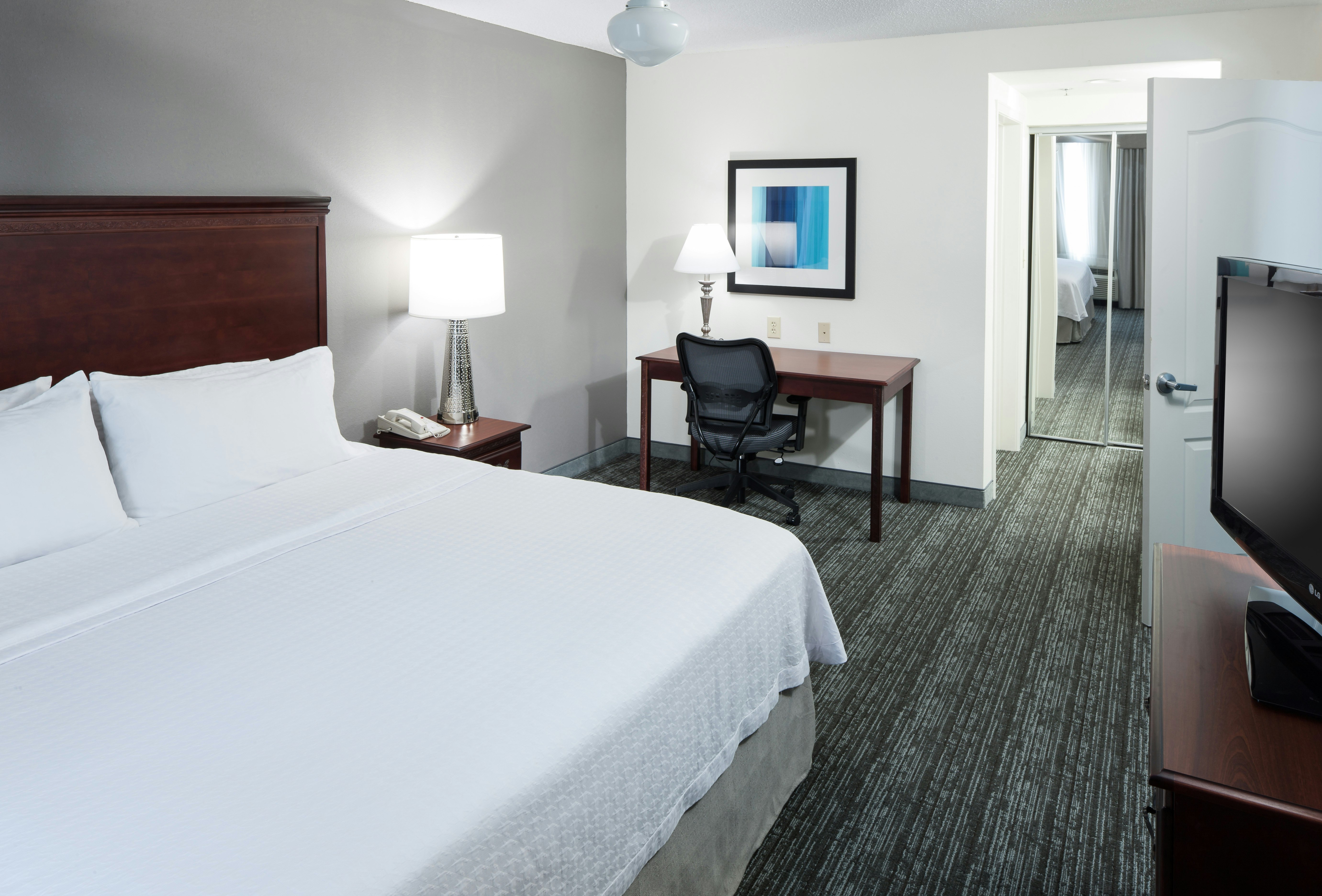 SUITE, KING BED, ACCESSIBLE